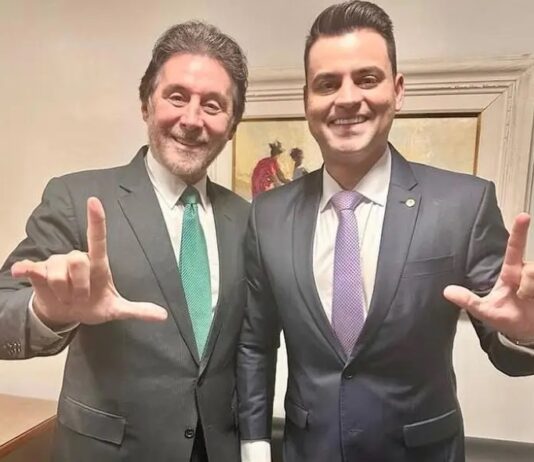 Deputados Eunicio Oliveira e Yury do Paredão são os parlamentares que mais gastaram dinheiro com divulgação