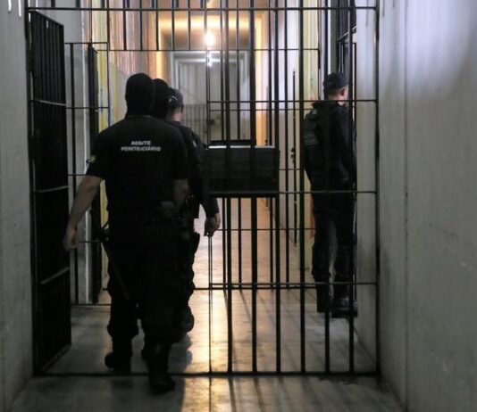 Após críticas da oposição e pressão popular, justiça revoga decisão que liberava presos para irem ao evento Sana em Fortaleza