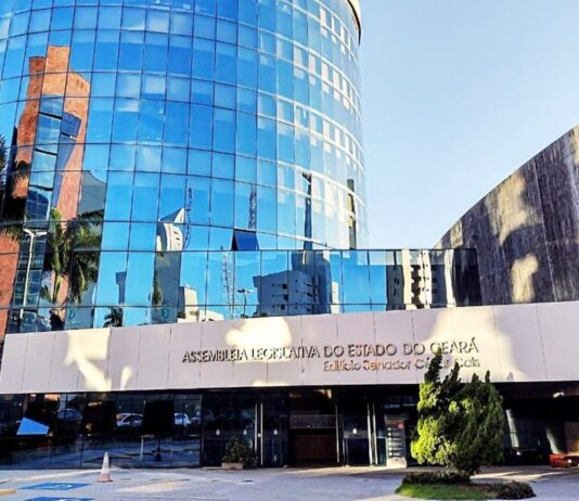 Deputado cearense é alvo de operação do MPCE que investiga relação entre esquema de rachadinha e agiotagem