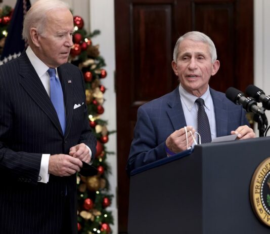 Em seus últimos momentos Biden concede perdão a familiares e ao médico Anthony Fauci