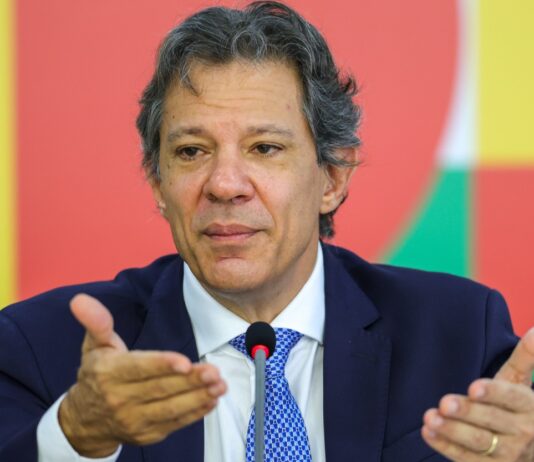 “Podemos chegar em 2026 comendo filé-mignon”, diz Haddad