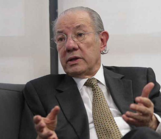 Ex-embaixador do Brasil diz que a proibição da devolução do passaporte de Jair Bolsonaro pode trazer “consequências políticas ao Brasil” com o novo governo Trump