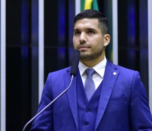 Dep. André Fernandes apresenta projeto que destina percentual da remuneração do trabalho do preso para a indenização da vítima.