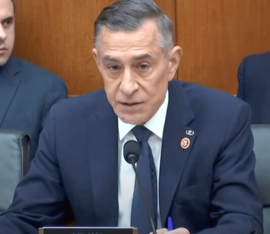 Você pode bloquear o X, mas não espere o visto, diz deputado dos EUA