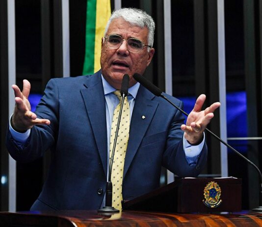 Senador Eduardo Girão é o único parlamentar que votou contra projeto que resgata verbas do orçamento secreto