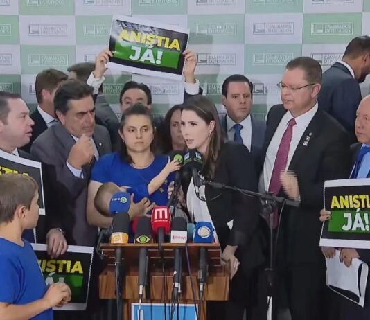 Presidente da Câmara Hugo Motta se reúne com esposa de condenado pelo 8 de Janeiro