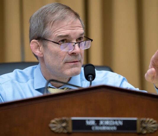 Citando ordens de Moraes, Câmara dos EUA exige relatórios das big techs sobre censura