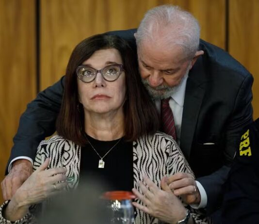 Lucro da Petrobras cai 70,6% e tem o pior resultado dos últimos 4 anos.