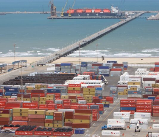 Facção CV declara guerra a provedores de internet e ação afeta Porto do Pecém