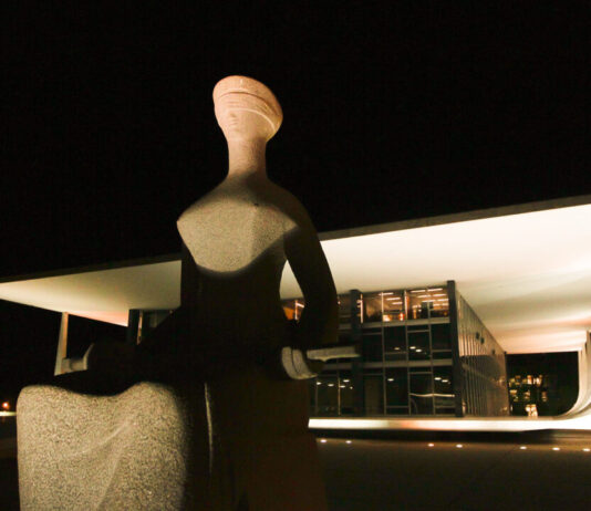 “Penduricalhos” a juízes disparam 49% em um ano e somam R$ 10,5 bilhões