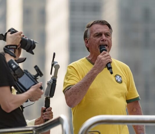 Bolsonaro vai comparecer a ato por anistia e a favor de impeachment de Lula