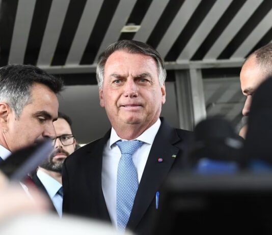 PGR pede para arquivar caso do cartão de vacina de Bolsonaro