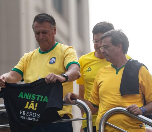 Bolsonaro compartilha vídeo de mulheres presas do 8/1 e convoca ato por anistia