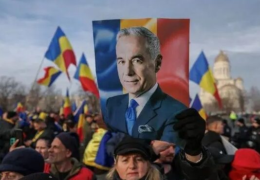 Candidato de direita na Romênia é impedido de disputar eleições pela justiça