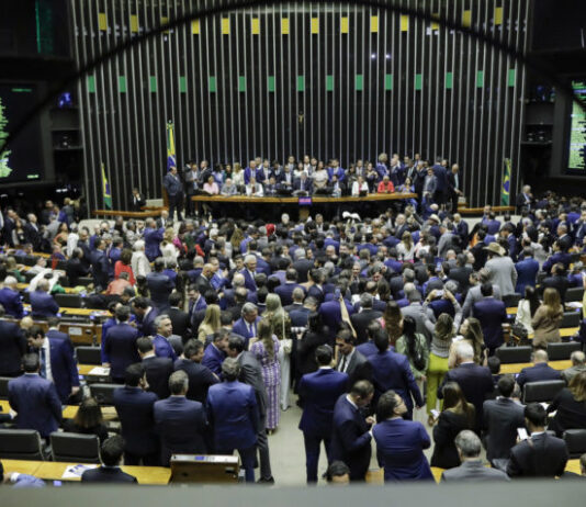 Requerimento de urgência do PL da Anistia tem 191 apoiadores; mais um cearense assinou.