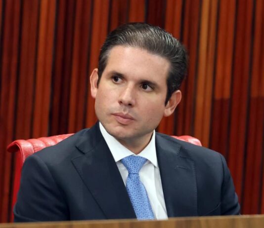 Presidente da Câmara minimiza PT e nega crise com Eduardo Bolsonaro comandando comissão de relações exteriores