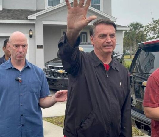 Bolsonaro ironiza acusação de golpe: ‘Tramei com o Pateta e com o Mickey Mouse, só pode ser aí’