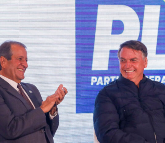 Moraes permite que Valdemar e Bolsonaro tenham contato