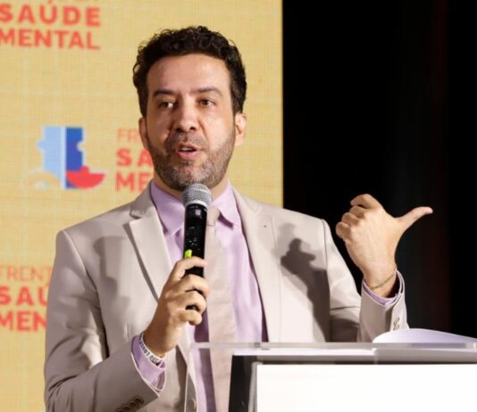 Rachadinha no gabinete de André Janones foi usada até em clínica estética