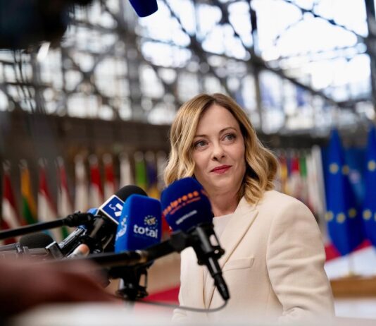 Itália veta usa de gênero neutro nas escolas públicas