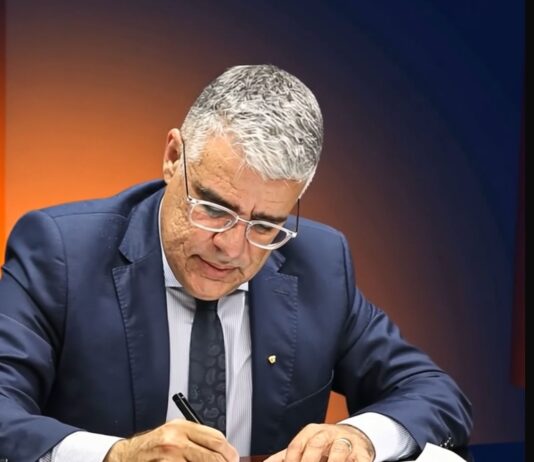 Senador Eduardo Girão aciona a PGR solicitando investigação rigorosa sobre a relação entre a família Moraes e Daniel Vorcaro.