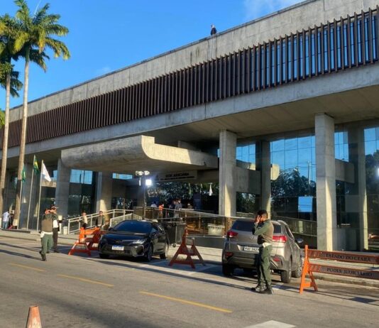 TJCE acata recursos e absolve advogado e mais quatro acusados de tráfico de drogas no Ceará