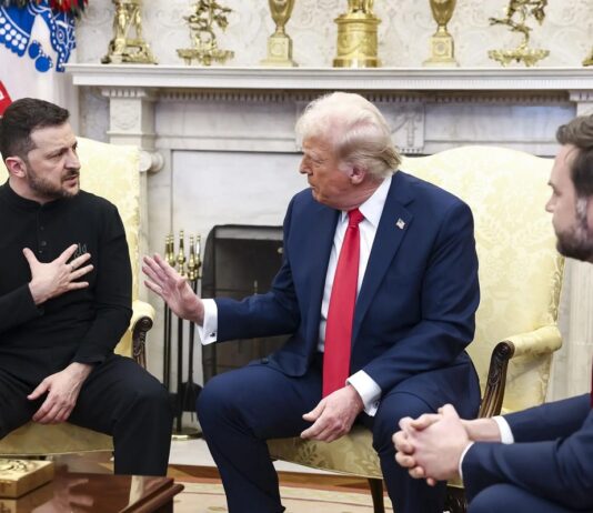 Trump suspende ajuda militar dos Estados Unidos à Ucrânia após briga com Zelensky