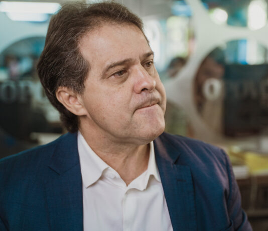 Após 3 meses da gestão Evandro, pacientes e profissionais relatam que ainda faltam medicamentos e insumos no IJF.