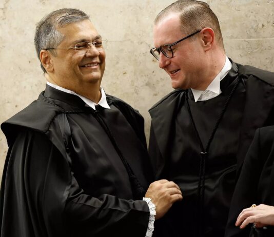 Zanin e Dino votam com Moraes para condenar pipoqueiro e vendedor de picolé do 08 de Janeiro