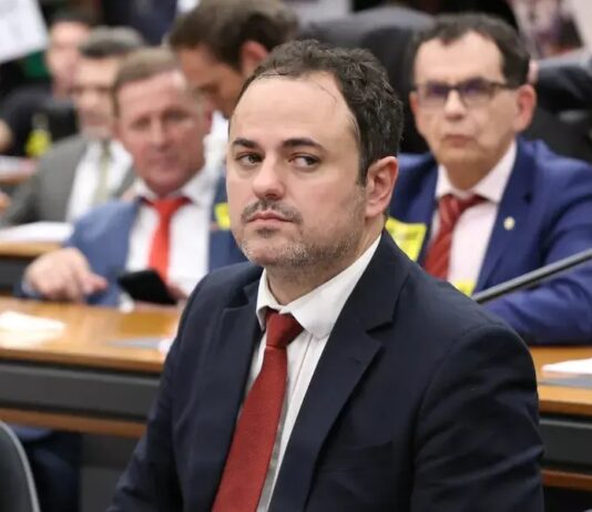 Conselho de Ética decide pela cassação de Glauber Braga (PSOL)