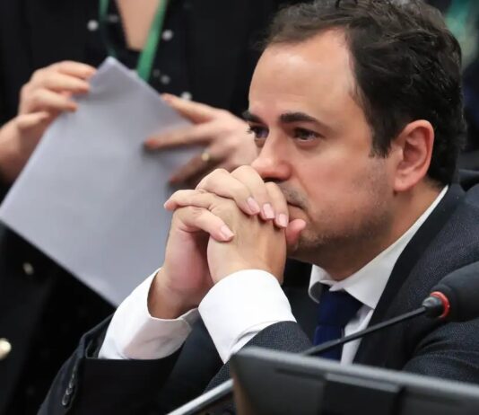 CCJ rejeita recurso de Glauber Braga, e cassação vai ao plenário