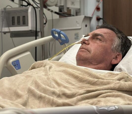 Após ida de oficial de justiça, Bolsonaro tem piora clínica.