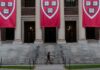 Trump congela US$ 2,2 bi de Harvard após universidade não adotar medidas contra o antissemitismo.