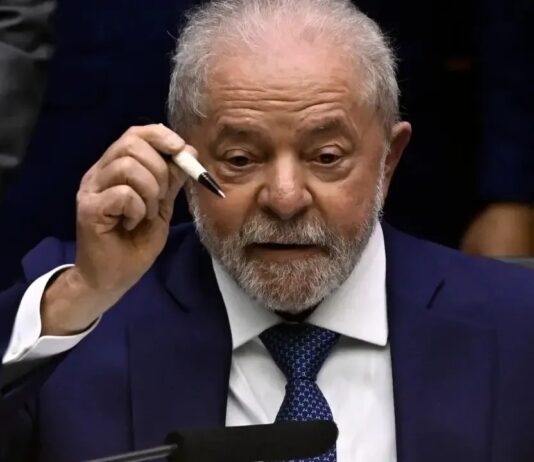 Lula aciona Lei da Reciprocidade contra tarifas de Trump aos produtos brasileiros