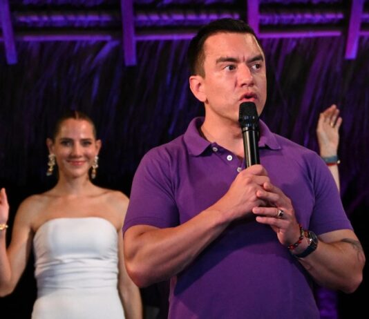 Direita vence no Equador com reeleição de Daniel Noboa.