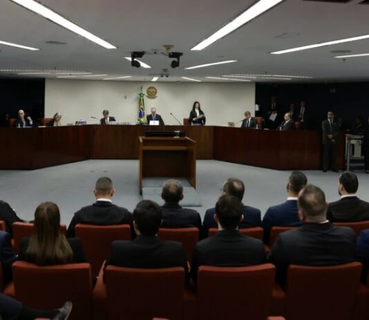 STF proíbe celulares na 1ª Turma, e dispositivos são lacrados