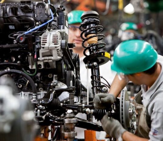 Brasil ocupa último lugar no ranking de competitividade industrial, revela CNI