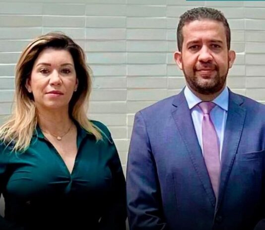 Prefeita acusa Janones de chantageá-la com fotos íntimas e vai à Justiça