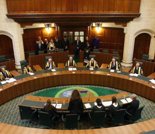 Em decisão histórica, supremo do Reino Unido decide que transexuais não são mulheres