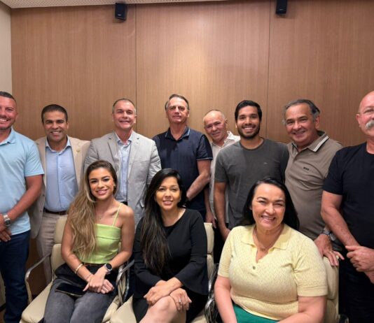 Bolsonaro confirma encontro com Roberto Cláudio e políticos do PL após desfiliação do PDT.