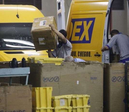 Mais de 300 atrasos e falta de rastreio são registrados em 12 horas nos Correios