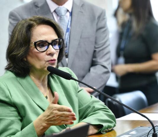 Damares questiona sanidade mental de Moraes e sugere exame