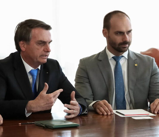 STF pode bloquear bens de Bolsonaro por ajuda a Eduardo nos EUA.