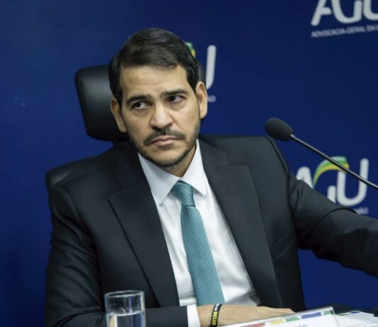 AGU pede que STF adote medidas urgentes para responsabilizar redes sociais por notícias falsas