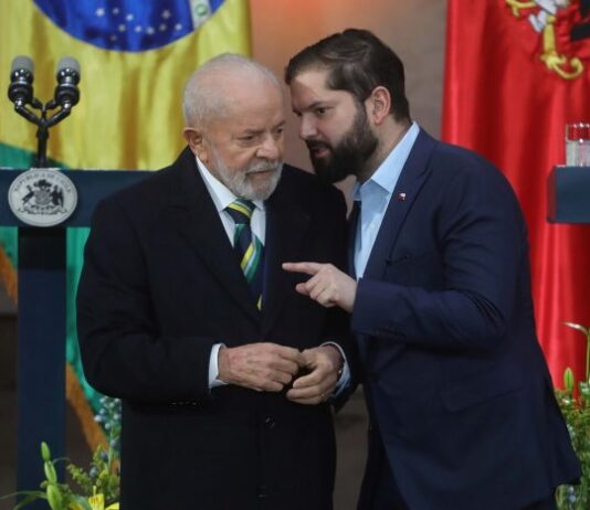 Jornal afirma que nova rota comercial de Lula e Boric para o Pacífico deve ser usada por facções para traficar cocaína