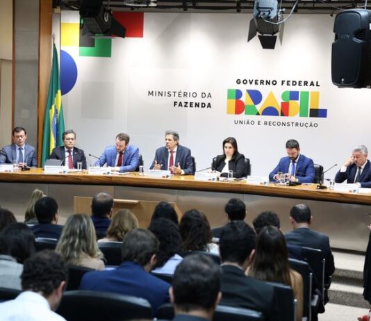 Governo Lula anuncia bloqueio de mais de 30 bilhões e aumento de imposto