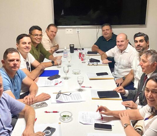 Oposição quer ir ao STF contra cobrança de imposto no Ceará.