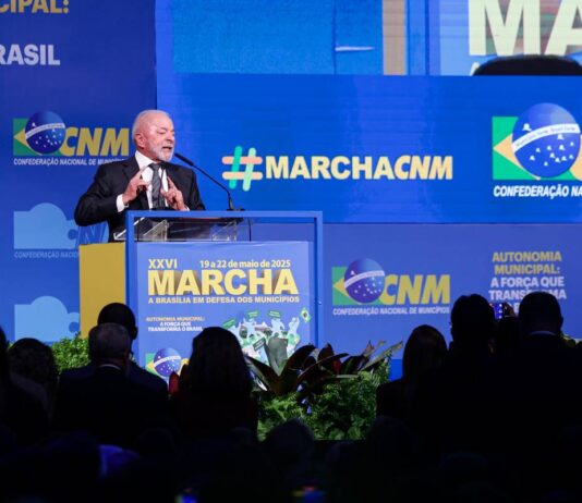 Lula é vaiado ao menos 3 vezes na Marcha dos Prefeitos