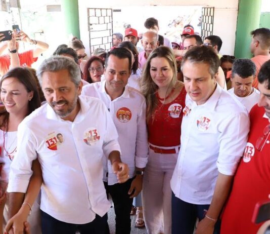 Relator no TCE vota para desaprovar contas de Valim em Caucaia e esposa do Ministro Camilo Santana pede vistas.