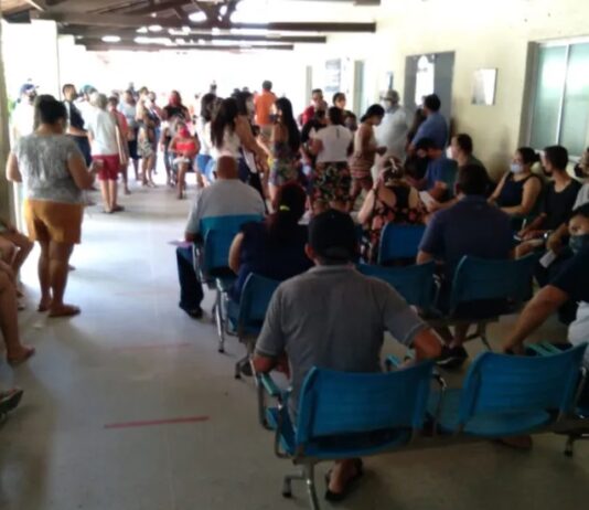 Médicos da rede municipal de Fortaleza denunciam atraso salarial referente a 3 meses de 2024 e 2025